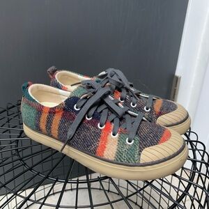 Keen Women’s Flannel Sneakers Size 7.5